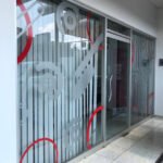 rotulacion en cristal para fachada de negocio