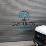 rotulacion sobre cortina de negocio