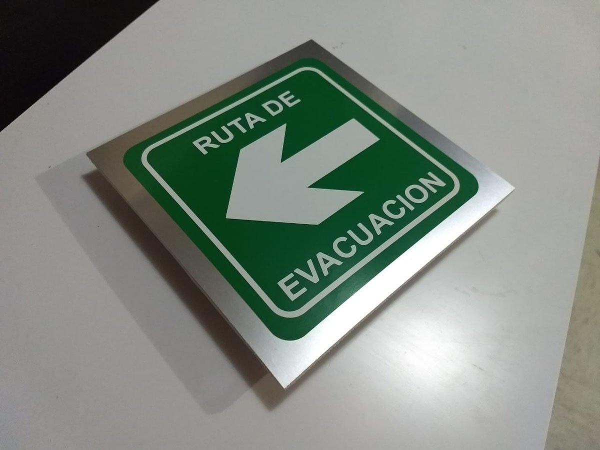 senaletica institucional ruta de evacuacion